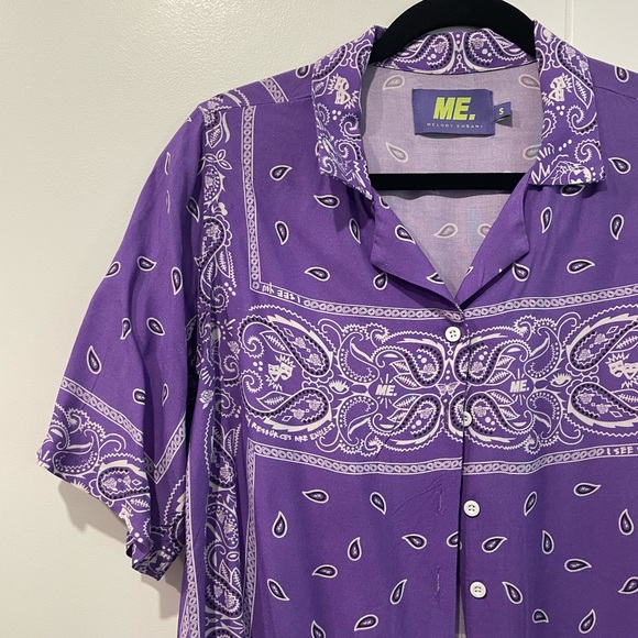 Melody Ehsani Staycation Bandana Print Short Sleeve Button-Up Top - Picture 2 of 9